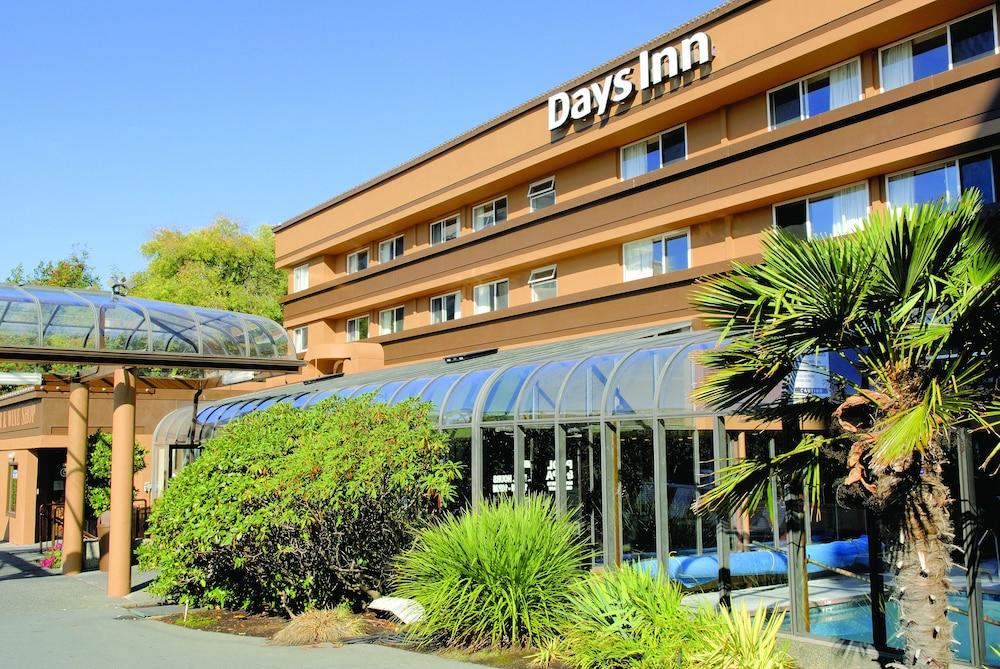 Days Inn By Wyndham Victoria On The Harbour Eksteriør bilde
